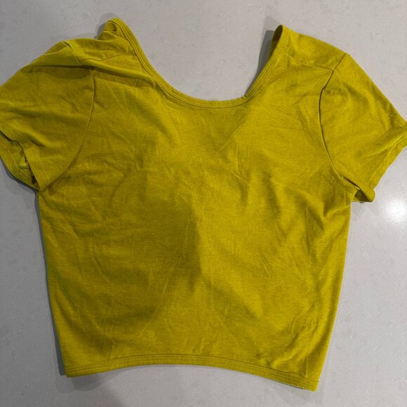 Beyond Yoga Featherweight Twist Back, Crop Tee, Yellow, Size Large - Picture 1 of 3
